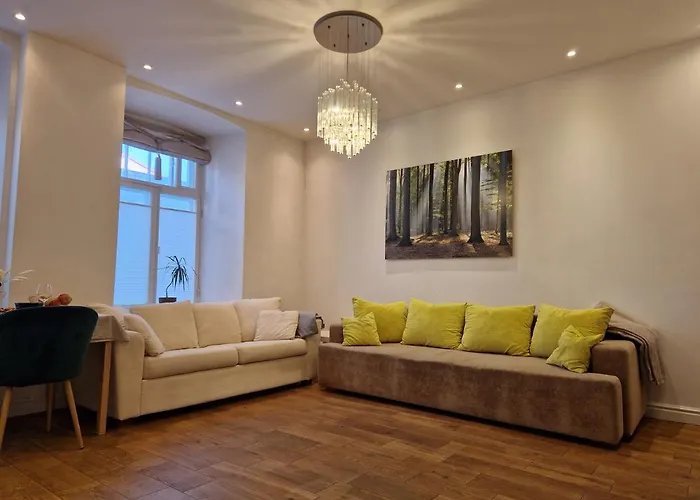 Lovely In Old Town Apartment *